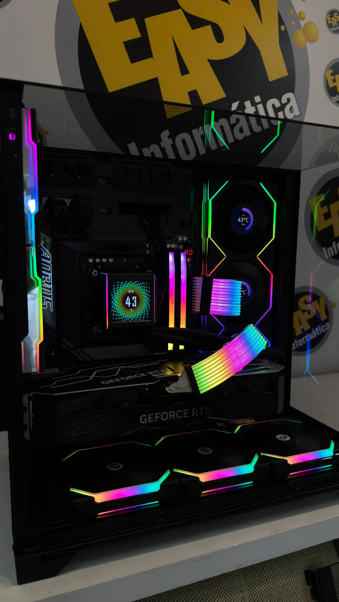 PC Gamer Aorus preto com cabos sleeved RGB e fans EK
