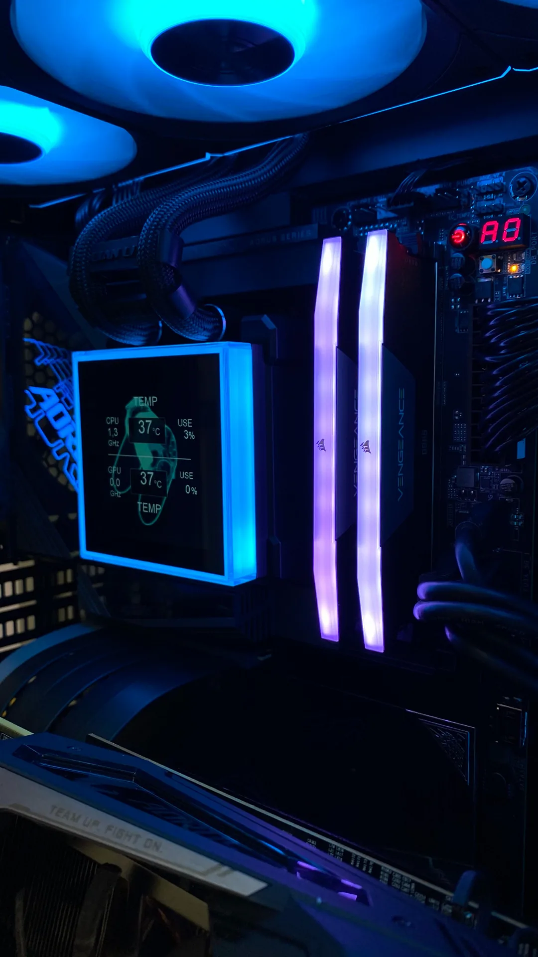 Display de temperatura CPU e GPU em PC Gamer Aorus com memórias Corsair Vengeance RGB