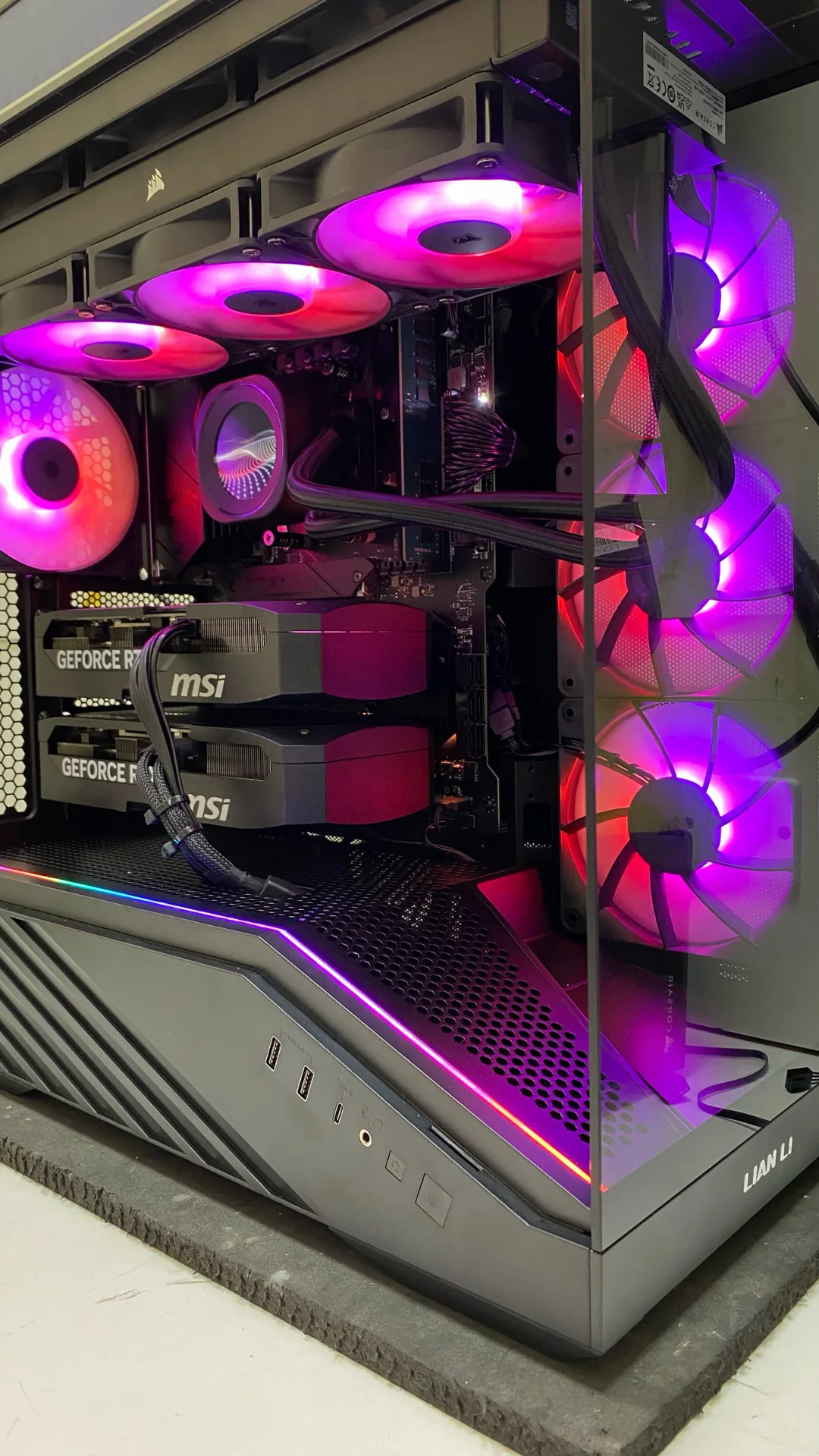 PC Gamer Lian Li com duas GeForce RTX MSI e iluminação RGB rosa